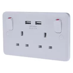 Schneider Electric Lisse 2.1A 2-Gang SP Switched Socket + 2.1A 2-Outlet Type A USB Charger White